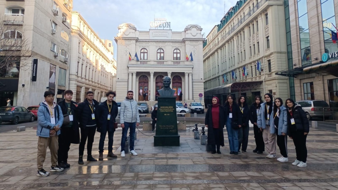 Öğrencilerimiz Erasmus kapsamında Romanya ziyaretinde okulumuzu temsil etmektedir.